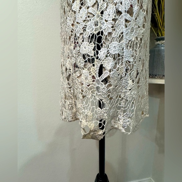 Pinky Vibrant silver and white Cord Tank Top and Elegant floral Design size M - Picture 3 of 8